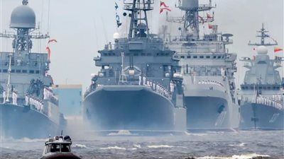 بـ400 سفينة و90 ألف جندي.. روسيا تبدأ مناورات بحرية استراتيجية