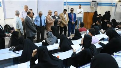 جامعة عدن تدشن امتحانات المفاضلة في كلية الطب والعلوم الصحية