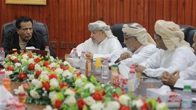 السلطان بن عفرار يبحث مع قيادة السلطة المحلية بالمهرة سبل التعاون المشترك 