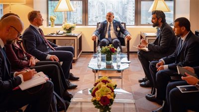 الرئيس الزُبيدي يبحث مع نائب وزير خارجية النرويج تداعيات التصعيد الحوثي ضد خطوط الملاحة الدولية