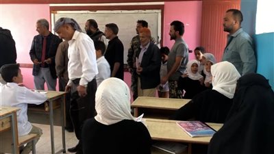   تدشين سلال غذائية لمعلمين في مديرية الشعيب بالضالع