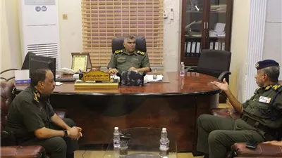 العميد المنهالي يناقش سير العمل في جوازات مطار الريان الدولي 