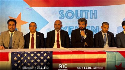 عاجل.. الرئيس الزُبيدي يصل قاعة الفعالية التي نظمتها الجالية الجنوبية بولاية شيكاجو الأمريكية 