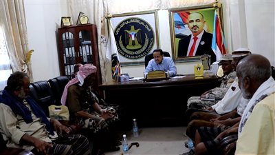 رئيس انتقالي لحج يبحث مع وجاهات العند تفاقم أزمة النازحين بالمنطقة