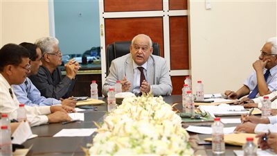 اجتماع وزاري في عدن لمناقشة تحديات فروع الخدمة المدنية والتأمينات