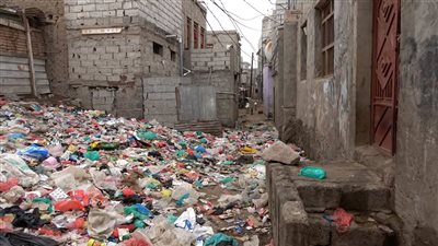 تراكم النفايات.. أزمة مستمرة تهدد سكان حي دار عبدالله بحوطة لحج 