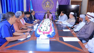 رئيس الهيئة المساعدة يناقش مع أعضاء الجمعية الوطنية والمستشارين ترتيبات نجاح مليونية الهوية الجنوبية