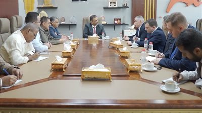 المحافظ لملس يبحث مع وفد من الخارجية والسفارة الروسية التعاون المشترك 