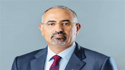 الرئيس الزُبيدي يُعزَّي الدكتور محمد عسكر بوفاة والدته