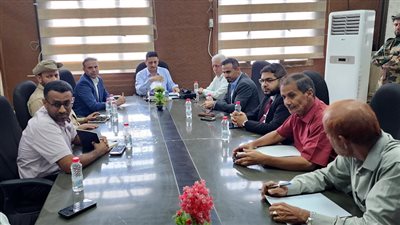 النائب المحرّمي يكلف فريقاً لبحث تحسين الإجراءات الجمركية في عدن