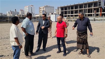 مدير عام المنصورة يدشن إنشاء حديقة جديدة في شارع التسعين