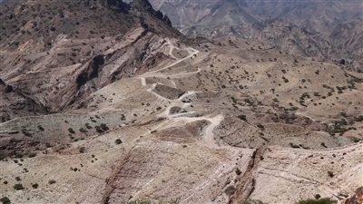 الضالع.. مناشدات مجتمعية بإصلاح طريق يربط عدد من القرى النائية بالأزارق 