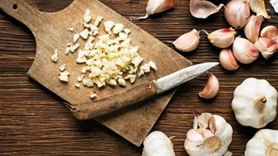 10 فوائد صحية عند أكل الثوم صباحا.. فص واحد يصنع معجزات بجسمك