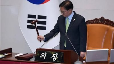 إعلام كوري جنوبي: أعضاء مجلس الوزراء يعرضون الاستقالة الجماعية من الحكومة⁣