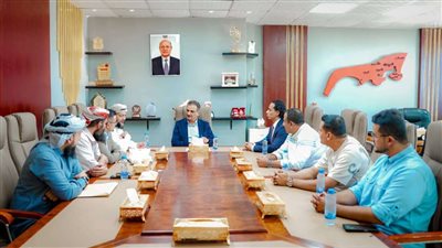 محافظ عدن يترأس اجتماعاً لمناقشة تسليم المساكن في مدينة السلام التأهيلية