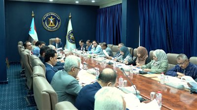 القيادة الجنوبية تواصل تحركاتها لحل الأزمات المعيشية والتصدي لمخططات تصدير الفوضى 