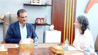 محافظ عدن والسفيرة الفرنسية يؤكدان مواصلة التعاون ودعم الأمن والتنمية 