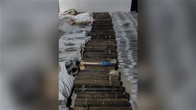 احباط تهريب شحنة أسلحة وذخائر متنوعة في محافظة شبوة 