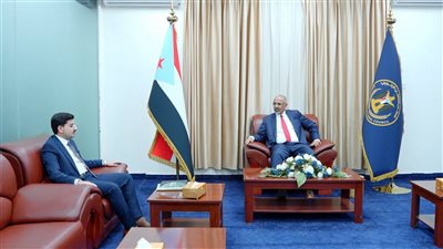 الرئيس الزُبيدي يطّلع على سير عمل انتقالي المهرة والأوضاع العامة بالمحافظة