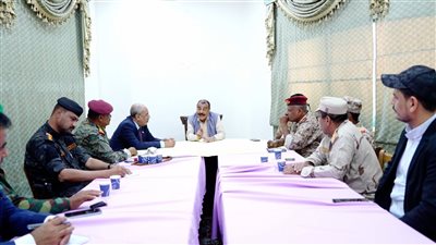 اللواء بن بريك يؤكد على الانضباط العسكري ويشدد على احترام القوانين العسكرية