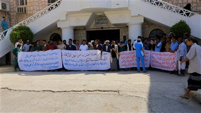 إضراب شامل في مستشفى ابن سيناء بالمكلا للمطالبة بالحقوق المالية