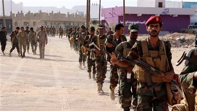 اللواء الثاني دفاع شبوة ينفذ مسيراً عسكرياً لتعزيز الانضباط والجاهزية القتالية