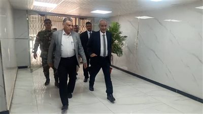 الفريق الصبيحي يزور ديوان محافظة عدن ويشيد بدور السلطة المحلية