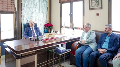 الرئيس الزُبيدي يتفقد سير العمل ومستوى الانضباط الوظيفي بهيئات المجلس الانتقالي