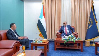 الرئيس الزُبيدي يطّلع على سير عمل الهيئات التنفيذية للمجلس الانتقالي بمحافظة أبين