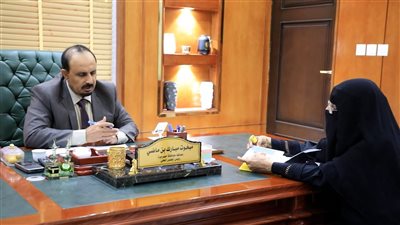 محافظ حضرموت يشدد على أهمية تمكين المرأة في التنمية الشاملة