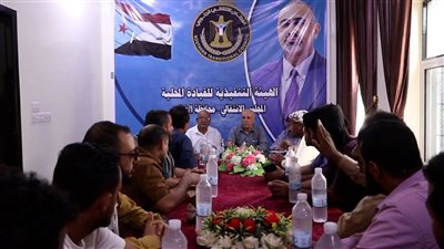 رئيس انتقالي الضالع يجتمع بمالكي محطات الوقود لتطبيق التسعيرة الرسمية