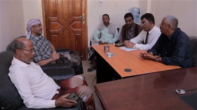 عبدالملك يلتقي قيادة نادي القضاة الجنوبي بوادي وصحراء حضرموت 