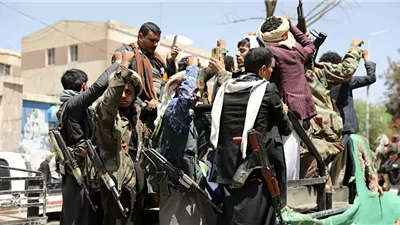 مليشيا الحوثي تختطف ضابطا سابقا عقب اقتحام منزله في البيضاء 