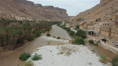 سيول جارفة جراء أمطار المنخفض الجوي في عموم وادي وصحراء حضرموت 