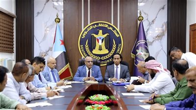 فريق التوجيه والرقابة الرئاسي يعقد لقاءً مع الهيئة التنفيذية لانتقالي العاصمة عدن