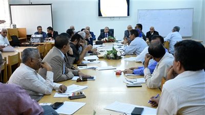 مجلس جامعة عدن يؤكد التزامه بقرارات الحكومة ويشيد بالإصلاحات الاقتصادية