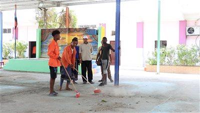 السلطة المحلية بالمعلا تبدأ أعمال تجهيز المدارس لاستقبال العام الدراسي الجديد