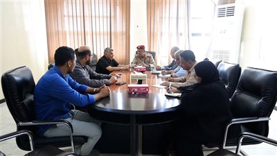فريق التوجيه الرئاسي يعقد لقاءً مشتركاً مع قيادة المنطقة العسكرية الثانية وأمن ساحل حضرموت