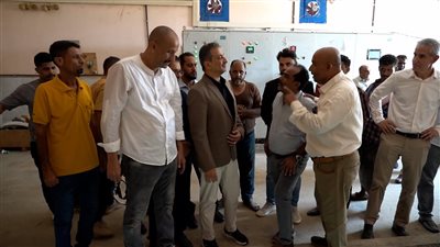 محافظ عدن يدشن مشروع إعادة تأهيل محطة ضخ مياه الصرف الصحي في خورمكسر