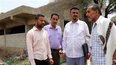 فريق التوجيه الرئاسي يطلع على سير العمل بمشروع إعادة تأهيل ملعب نادي الصمود بالضالع