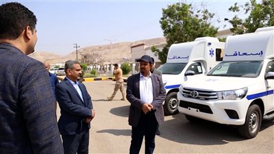 محافظ حضرموت يدشن آليات جديدة لتعزيز الصحة والخدمات في المكلا