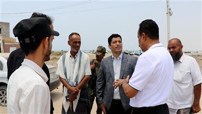 مدير عام مديرية البريقة يتفقد عدداً من مناطق المديرية  