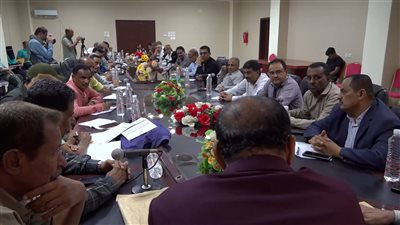 فريق التوجيه والرقابة الرئاسية يلتقي بأعضاء المكتب التنفيذي بلحج