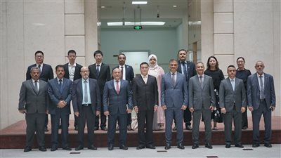 الوفد الحكومي برئاسة لملس يطلع على تجربة المدرسة الحزبية لبلدية شنغهاي الصينية