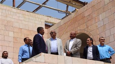 الخليفي يتفقد أعمال الصيانة بالصالة المغلقة بمدينة المكلا