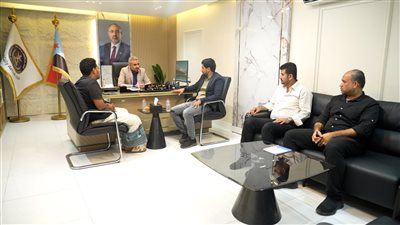 رئيس هيئة الإعلام والثقافة يبحث مع مركز اللغة المهرية آفاق التعاون المشترك