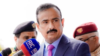 محافظ شبوة يجدد المطالبة بإنشاء منطقة عسكرية خاصة وكلية بحرية