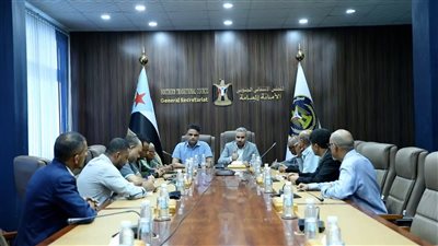 هيئة الإعلام والثقافة تبحث آليات تنسيق وتعزيز العمل الإعلامي والثقافي والسياحي بالعاصمة عدن