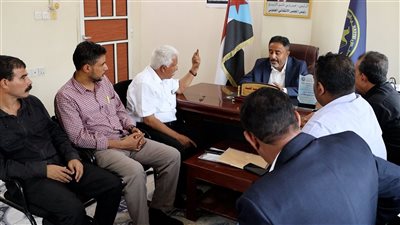 انتقالي أبين يبحث التحديات الخدمية والأمنية مع قيادات المحافظة