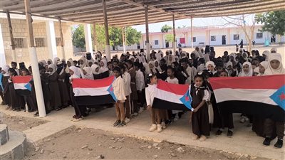 تنفيذية انتقالي أحور تدشن فعالية رفع علم الجنوب في المدارس